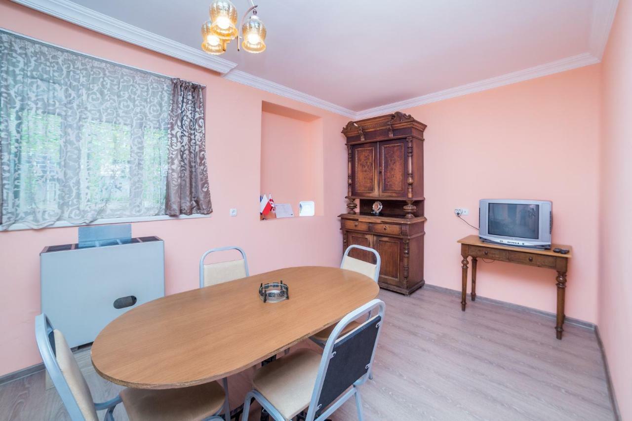 Nukri Guest House Gori Extérieur photo